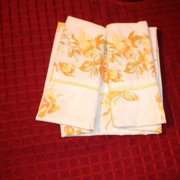 ~~~ 80's Vintage PILLOW CASES ~~~ 31 x 20 in - Picture 1 of 1